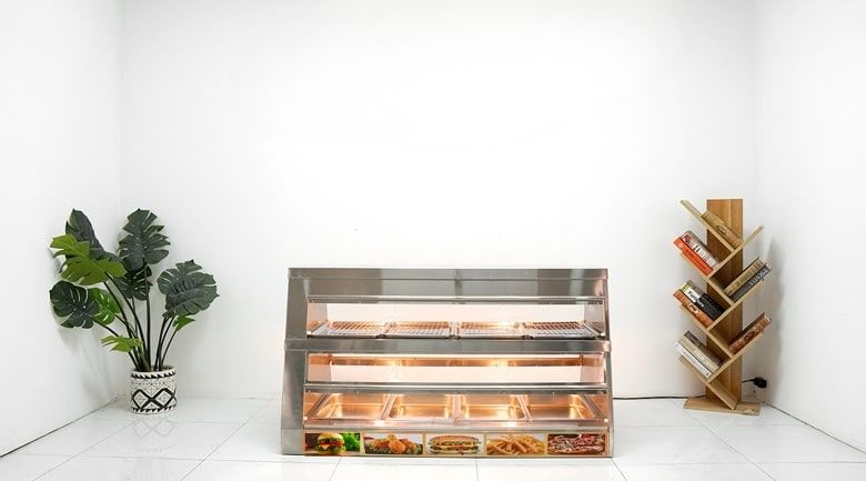 Tủ được thiết kế dạng hình hộp thang